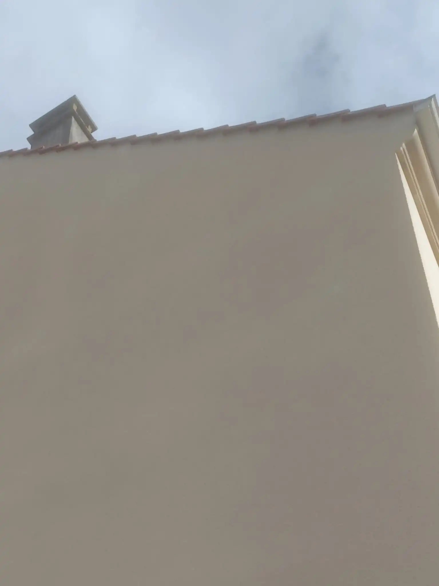 Après traitement des algues rouges sur façade en seine-et-Marne-2